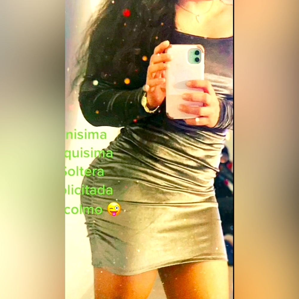 Vestido verde metálico Stretch talla M muy suave y cómodo.